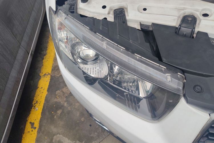 Chevrolet Captiva 2015 car image #8