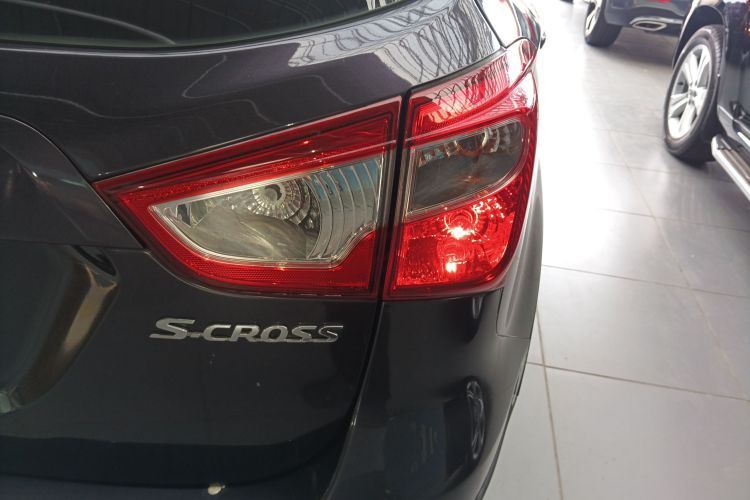 Suzuki S-Cross 2015 immagine di auto #8