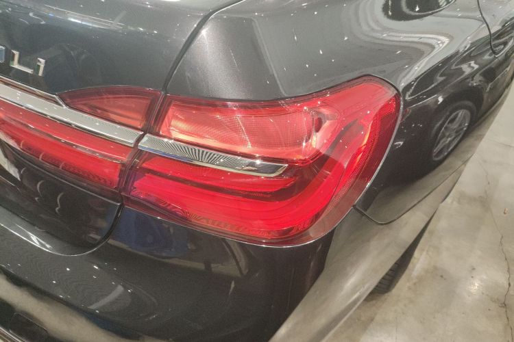 BMW M760Le 2017 #8 BMW M760Le 2017 car image #8