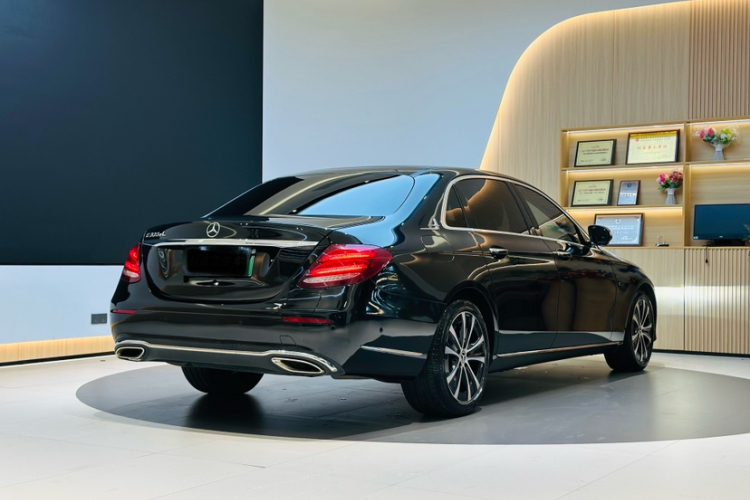 Mercedes-Benz E Class New Energy 2020 car image #8