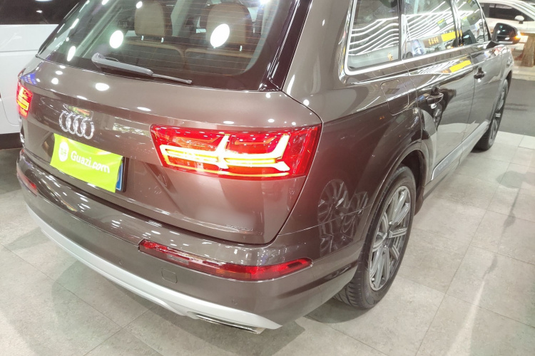 Audi Q7 2016 car image #8