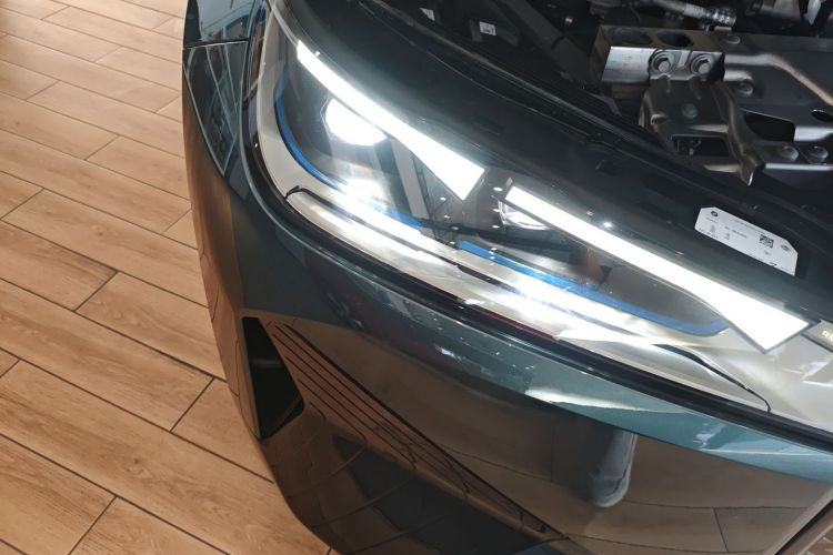 BMW i5 M60 2023 car image #8