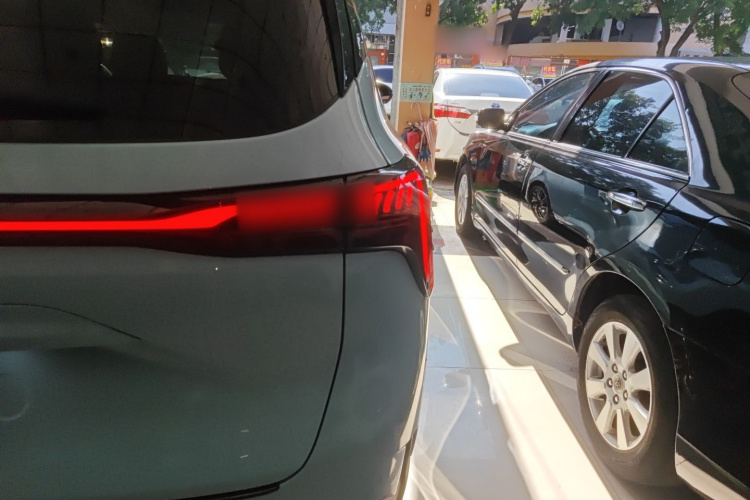 Forthing Yacht 2022 car image #8