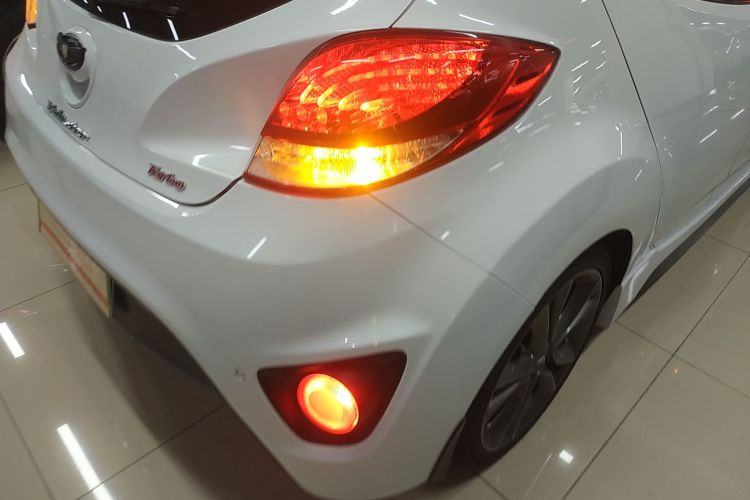 Hyundai Veloster 2015 #8 Hyundai Veloster 2015 car image #8