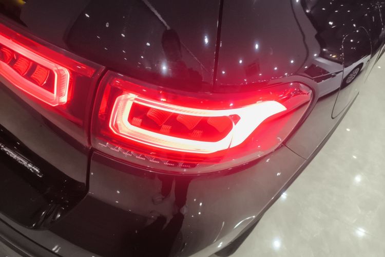 Mercedes-Benz EQB Class 2023 immagine di auto #8