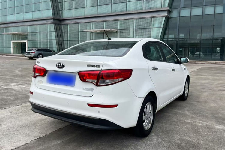 Kia K2 2016 car image #8