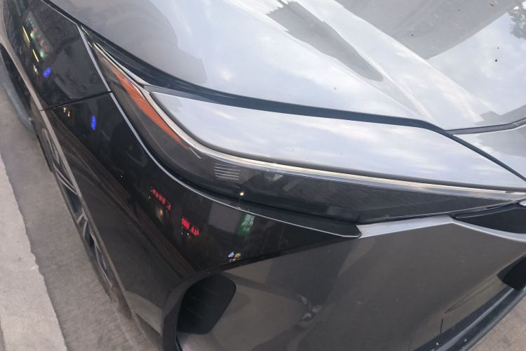 Toyota bZ4X 2023 immagine di auto #8