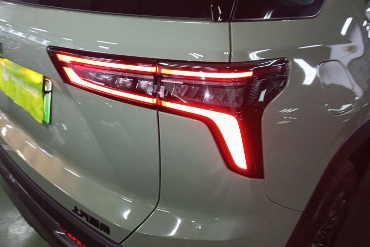 Chevrolet Equinox Plus 2025 car image #8