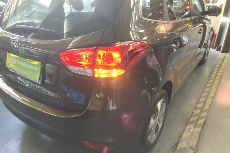 Kia Carens 2015 immagine di auto #8