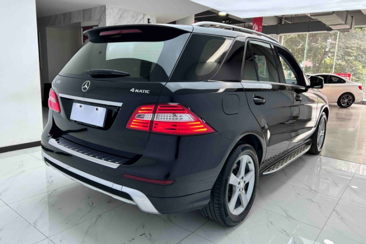 Mercedes-Benz M Class 2015 car image #8