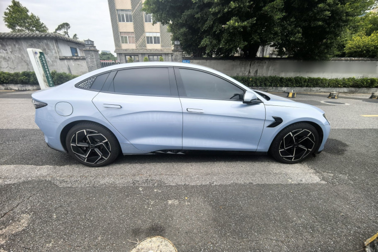 BYD Seal 2023 car image #8