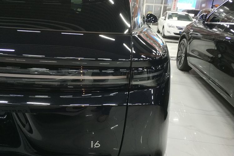 Li i6 2025 immagine di auto #8