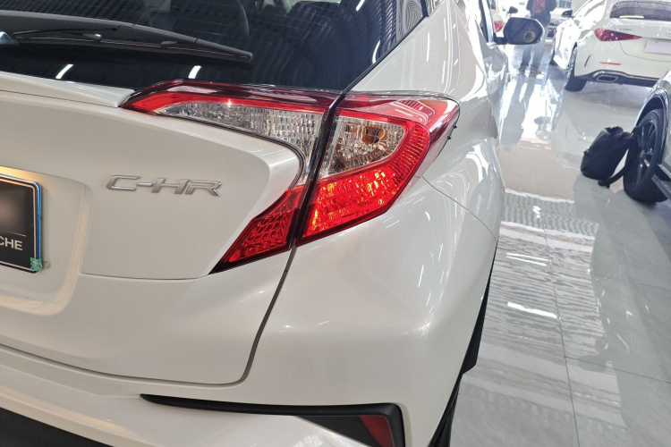 Toyota C-HR 2023 immagine di auto #8