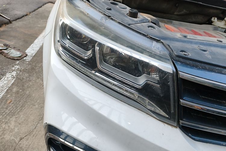 Forthing JOYEAR X5 2017 #8 Forthing JOYEAR X5 2017 car image #8