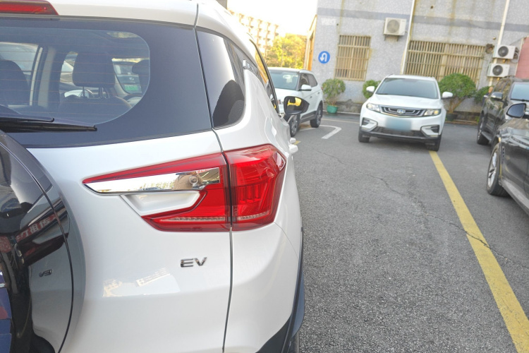 BYD Yuan New Energy 2020 صورة سيارة #8