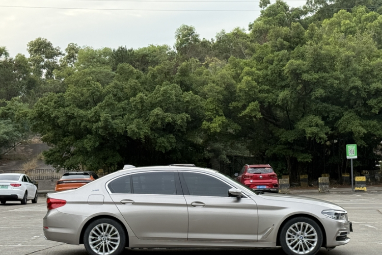 BMW 5 Series New Energy 2019 image de voiture #8