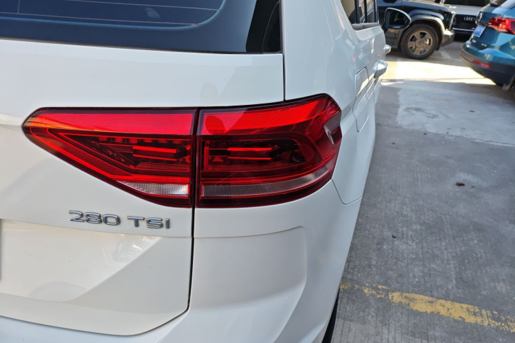 Volkswagen Touran 2021 immagine di auto #8