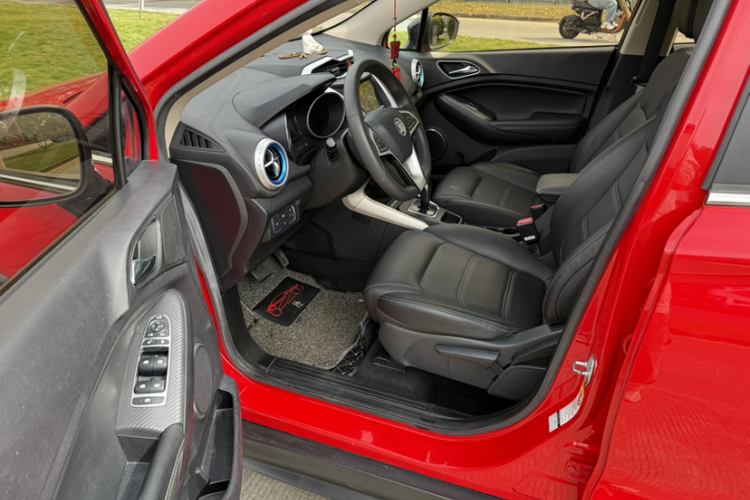 BYD Yuan New Energy 2018 car image #8