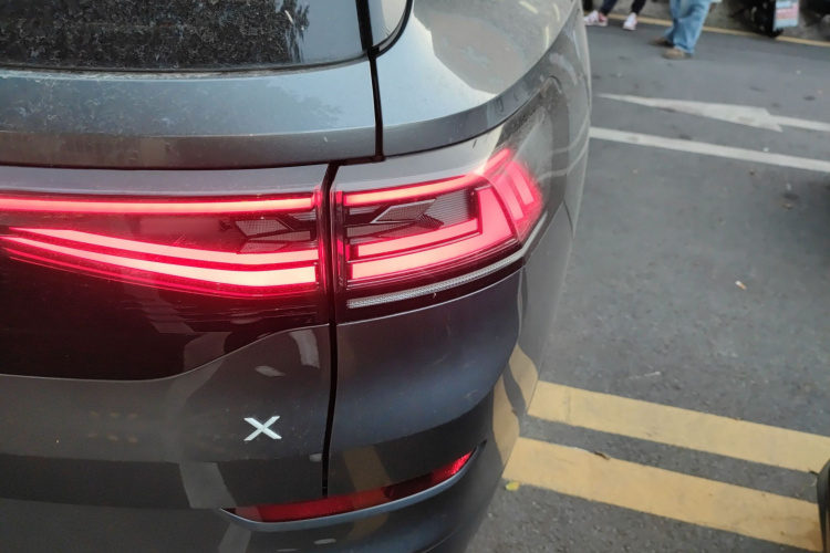 Volkswagen ID.6 X 2022 car image #8