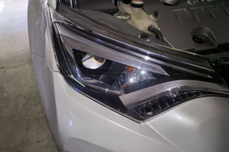 Toyota RAV4 2016 car image #8