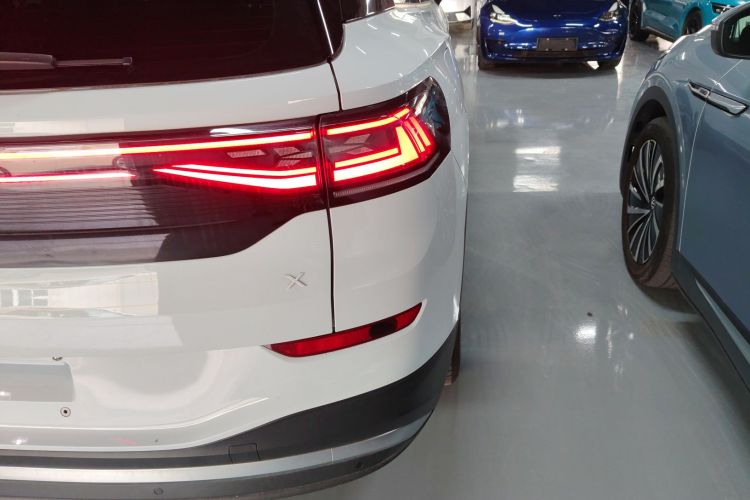 Volkswagen ID.6 X 2022 immagine di auto #8