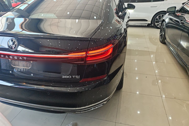 Volkswagen Passat 2024 car image #8