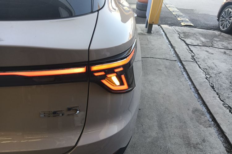 MG ES5 2025 #8 MG ES5 2025 car image #8