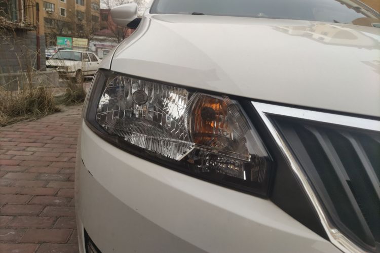 Skoda Rapid 2016 imagen de coche #8