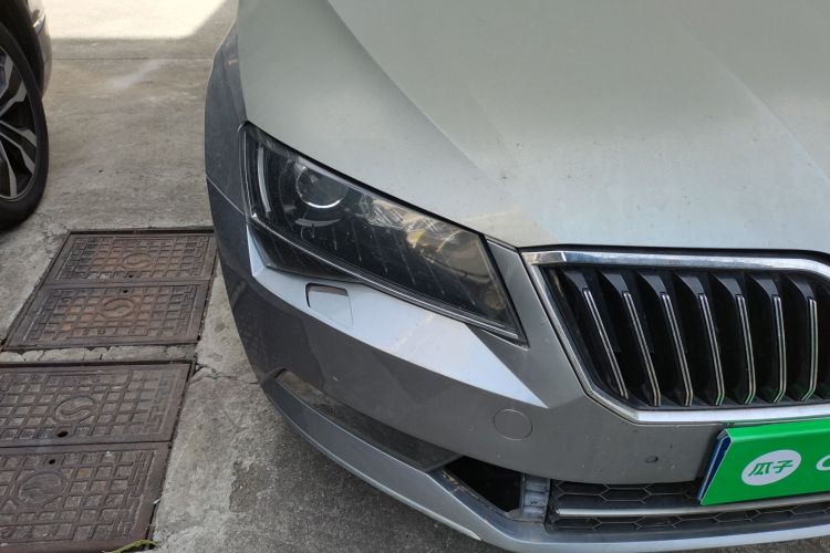 Skoda Superb 2016 car image #8
