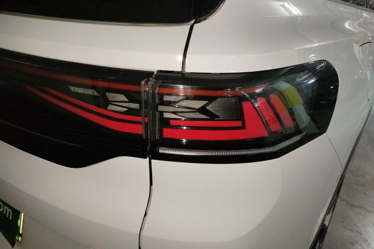 Volkswagen ID.6 X 2024 car image #8