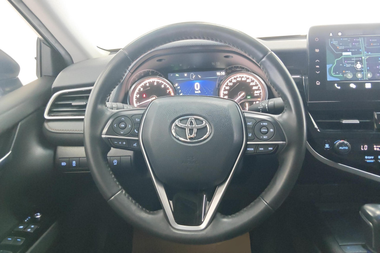 Toyota Camry 2022 image de voiture #8