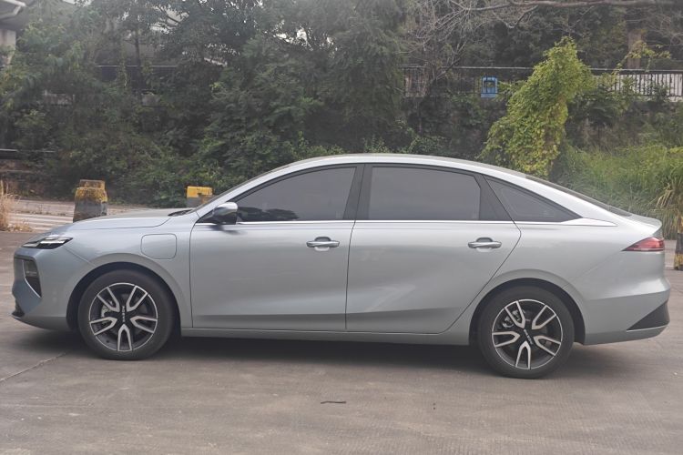 Roewe D6 2025 car image #8