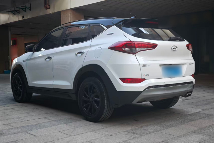 Hyundai Tucson 2017 car image #8