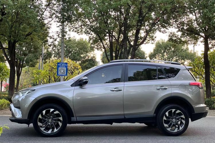 RAV4 2017 immagine di auto #8