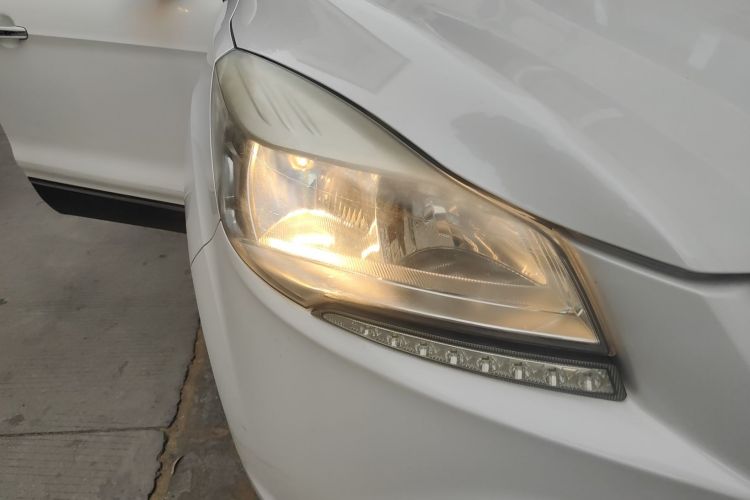 Ford Kuga 2014 car image #8