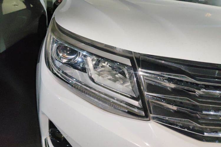 Forthing JOYEAR X6 2017 car image #8