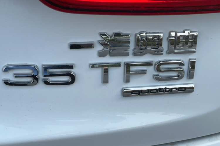 Audi Q3 2015 car image #8