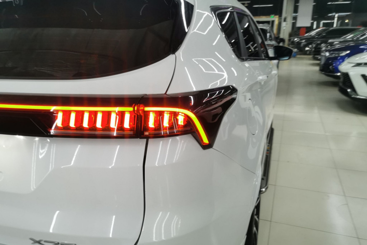X70 PLUS 2022 car image #8