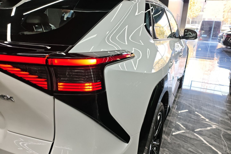 Toyota bZ4X 2022 immagine di auto #8