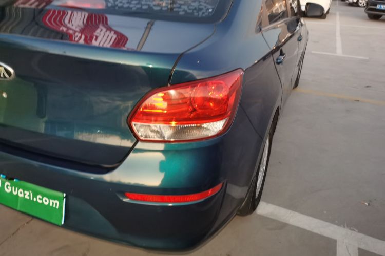 Kia 2019 car image #8