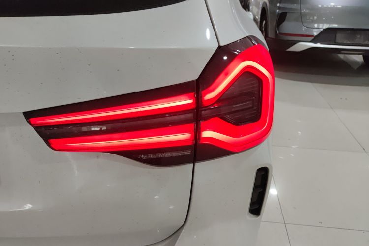 BMW iX3 2023 immagine di auto #8