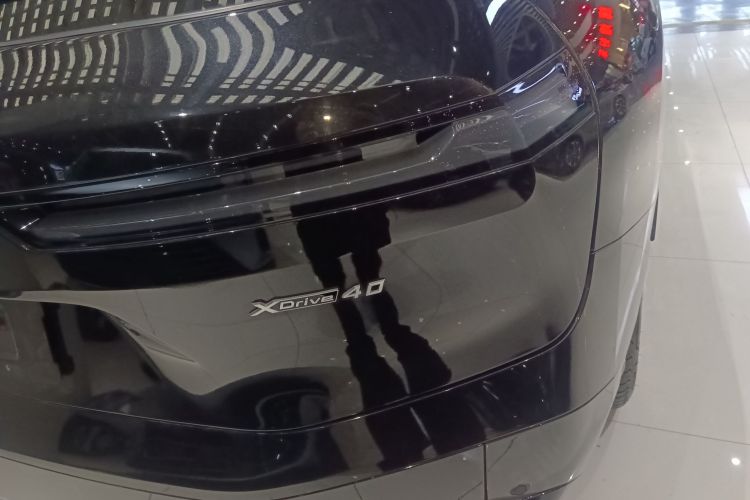 BMW iX 2024 immagine di auto #8