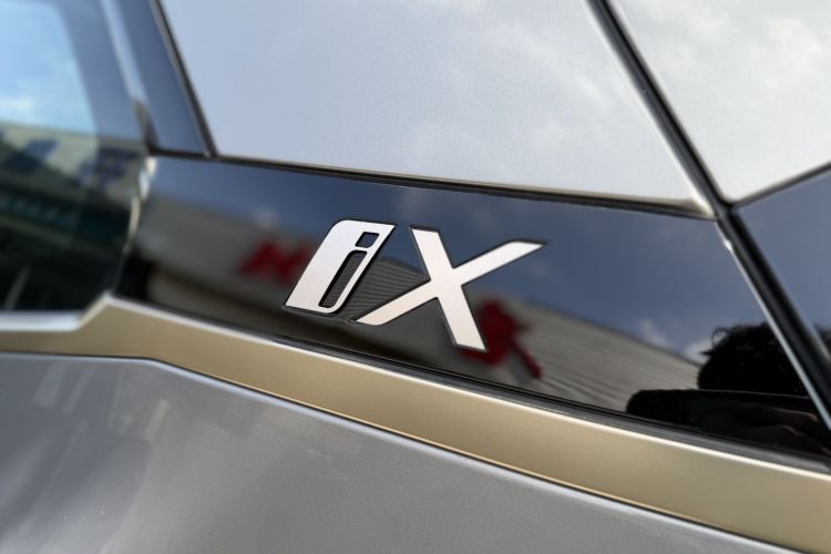 BMW iX M60 2022 #8 BMW iX M60 2022 car image #8