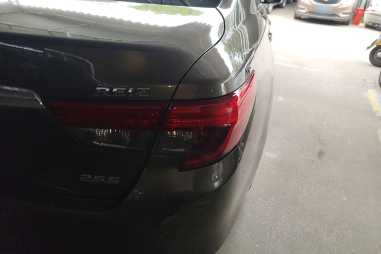 Toyota Reiz 2013 immagine di auto #8