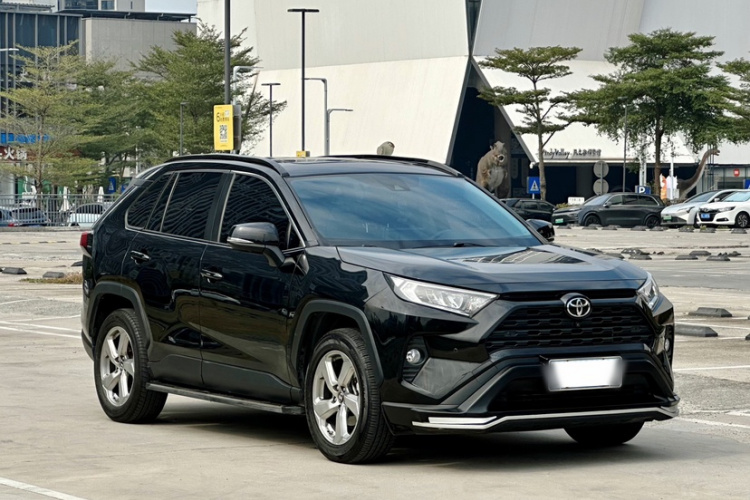 Toyota RAV4 2022 image de voiture #8