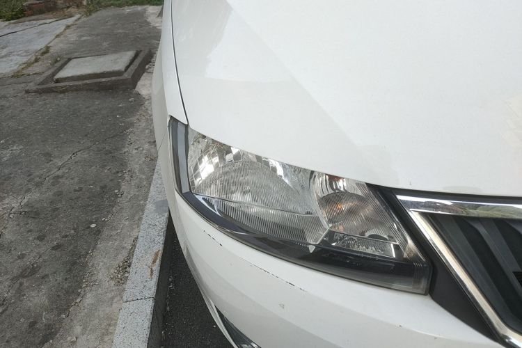 Skoda Rapid 2015 #8 Skoda Rapid 2015 car image #8