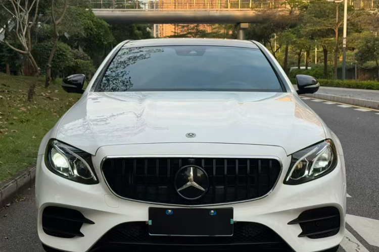 Mercedes-Benz E Class 2018 immagine di auto #8