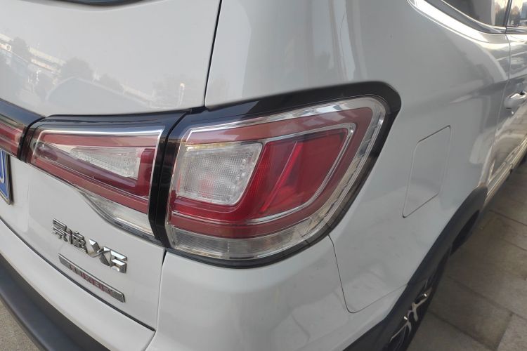 Forthing JOYEAR X6 2018 #8 Forthing JOYEAR X6 2018 car image #8