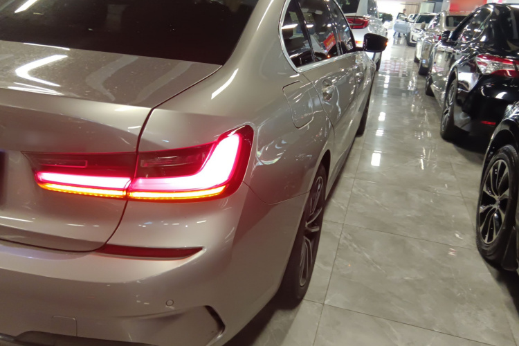 BMW 3 Series 2021 car image #8