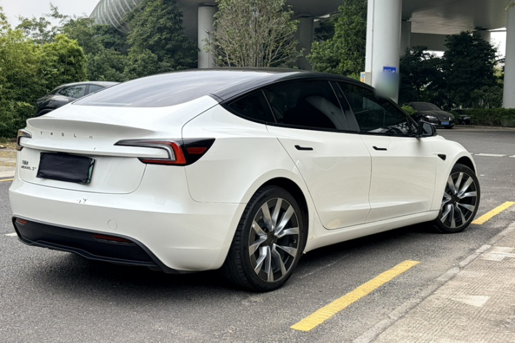 Tesla Model 3 2023 car image #8